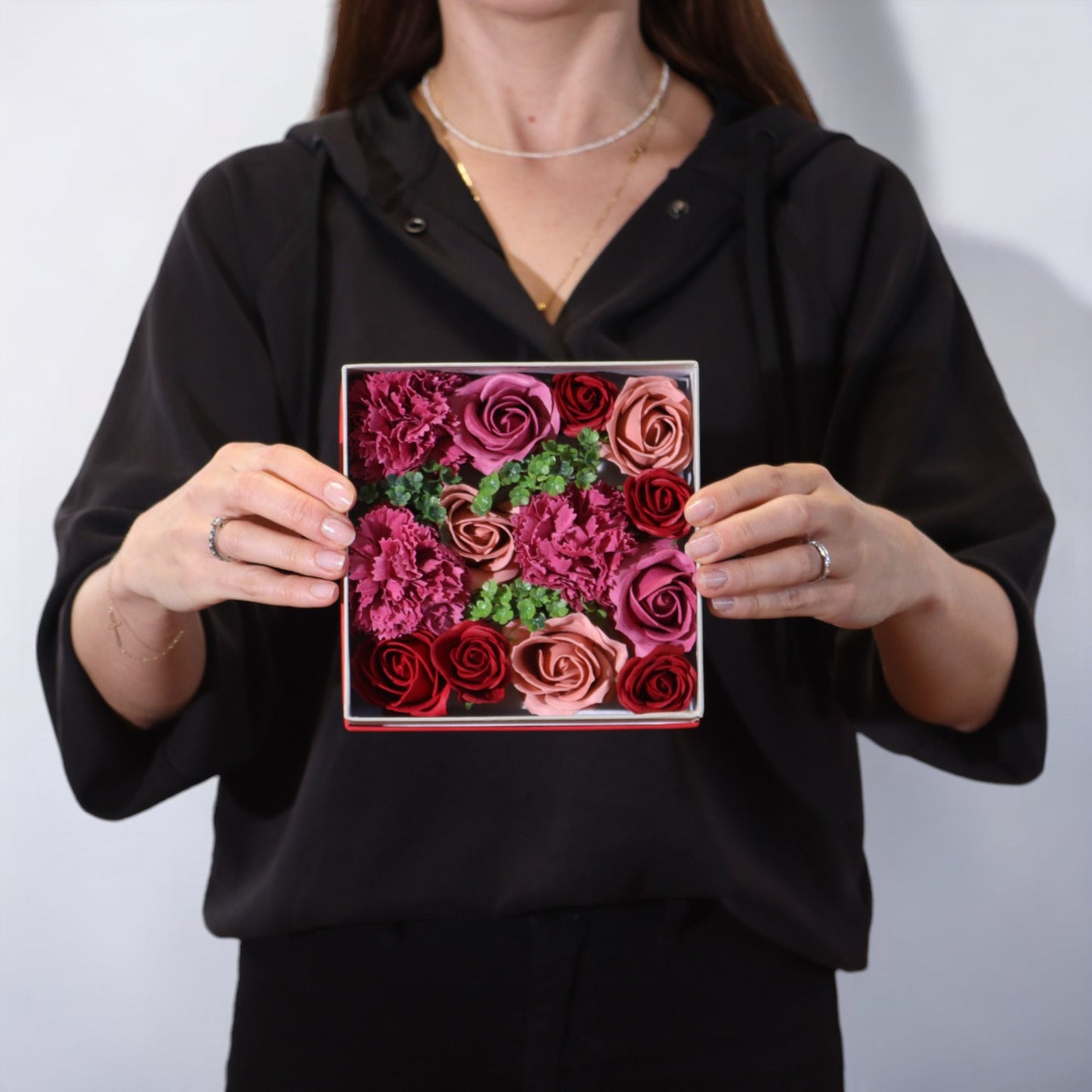 Square Box – Vintage Roses Elegant Valentine Gift Box